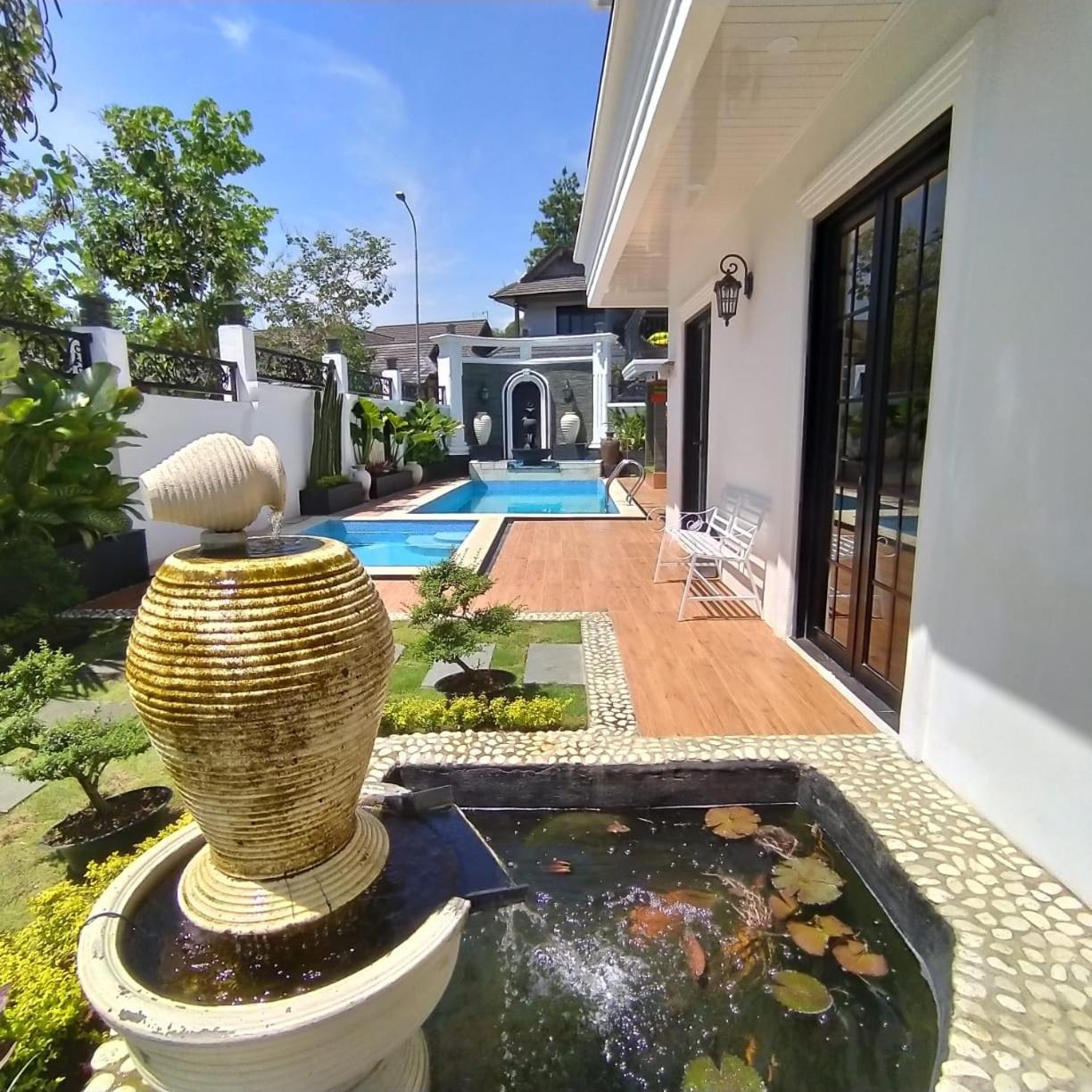 Villa Kota Bunga Malini 7 Cinengangirang Exterior photo
