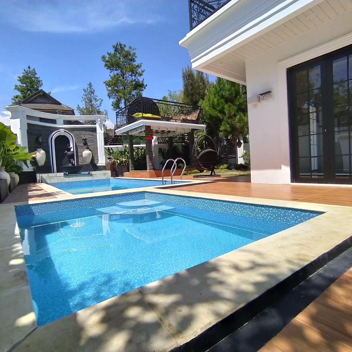 Villa Kota Bunga Malini 7 Cinengangirang Exterior photo