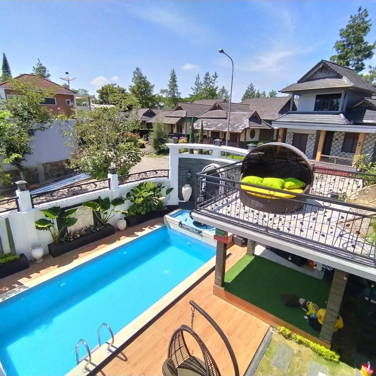 Villa Kota Bunga Malini 7 Cinengangirang Exterior photo