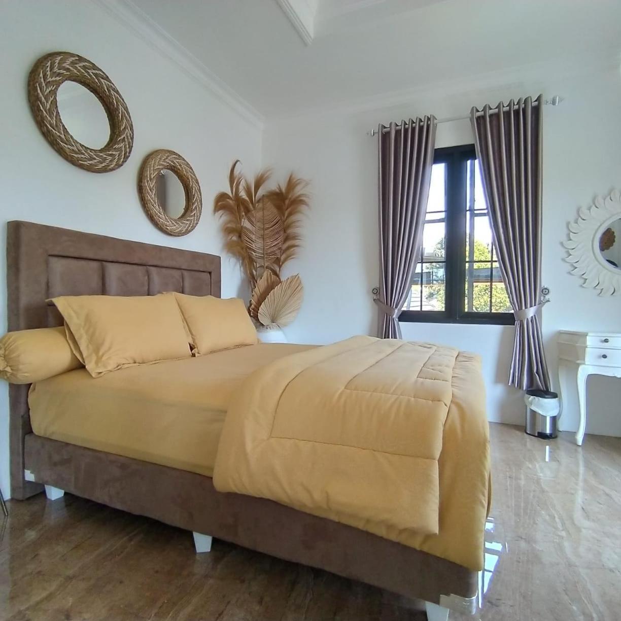 Villa Kota Bunga Malini 7 Cinengangirang Exterior photo